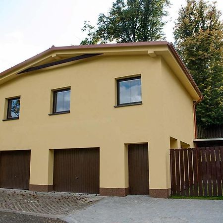Apartmany Nad Parkem Broumov Exteriör bild