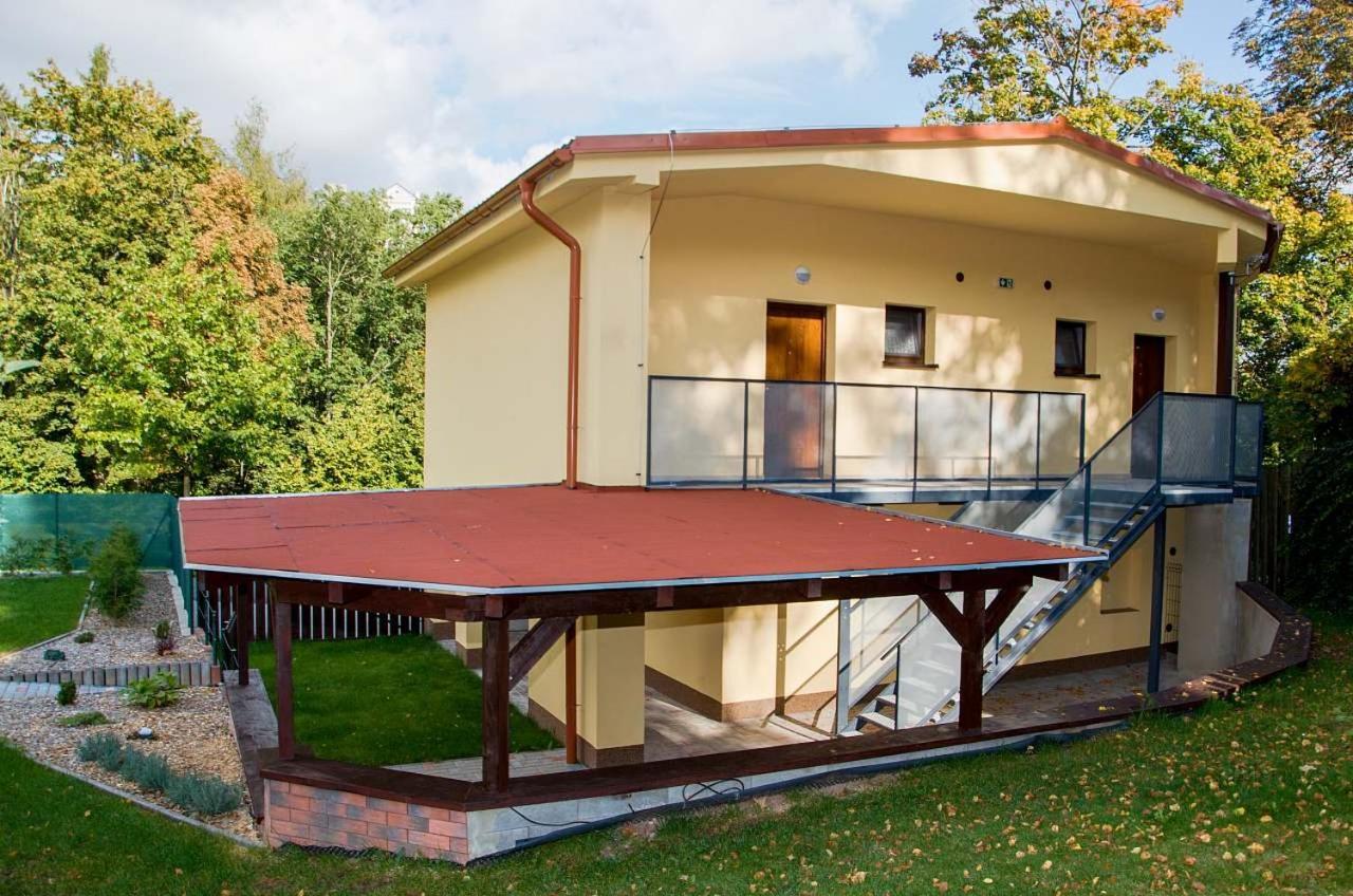 Apartmany Nad Parkem Broumov Exteriör bild