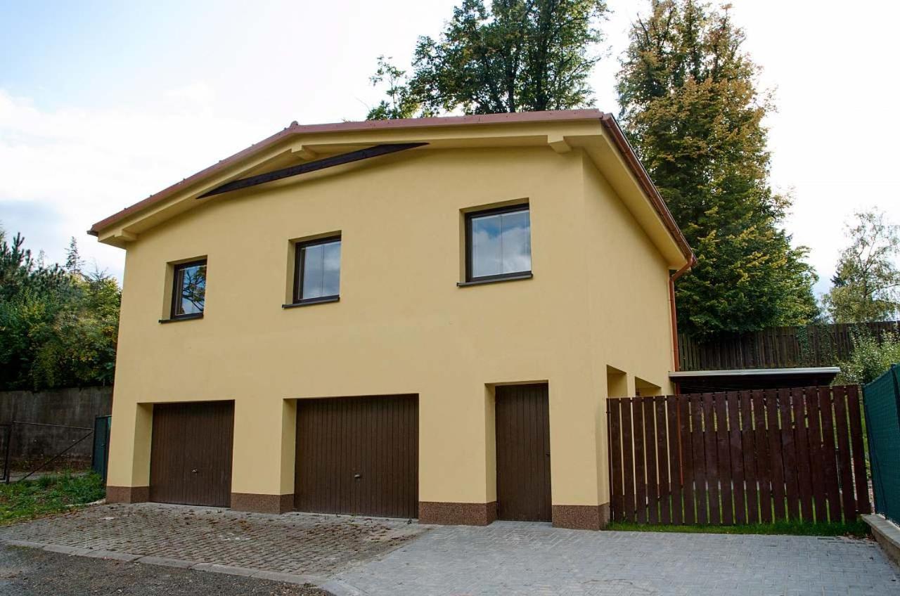 Apartmany Nad Parkem Broumov Exteriör bild