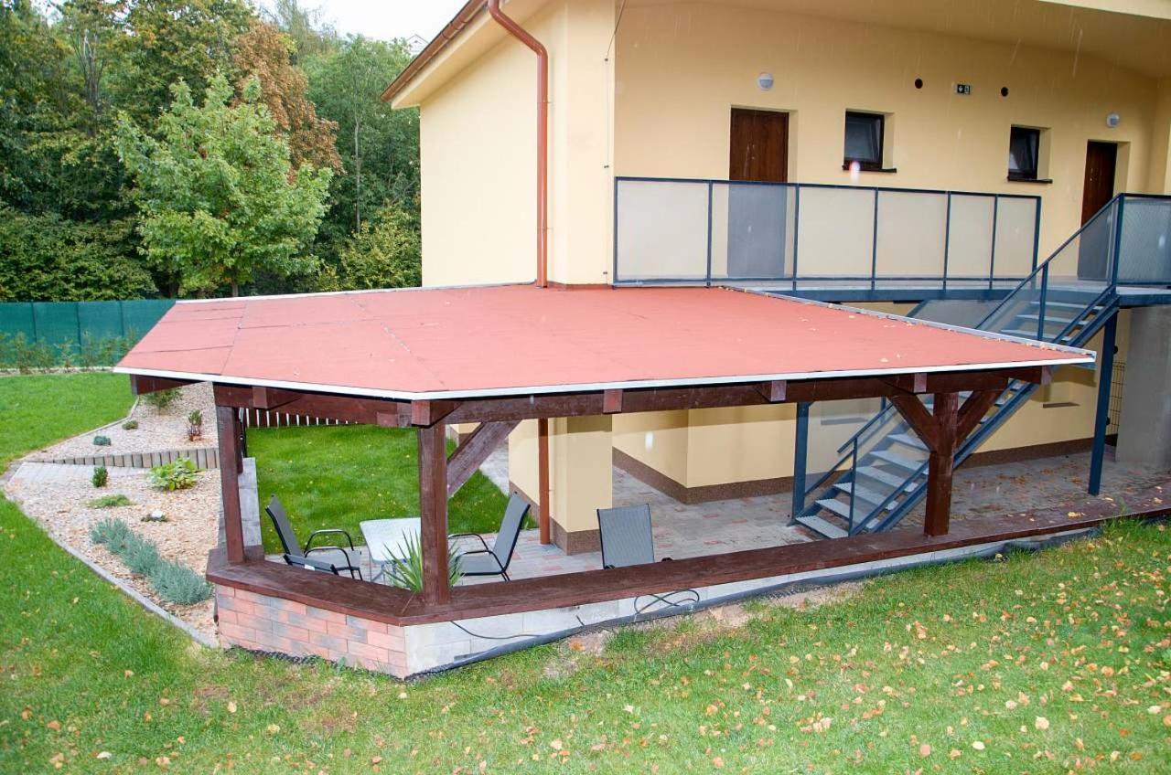 Apartmany Nad Parkem Broumov Exteriör bild