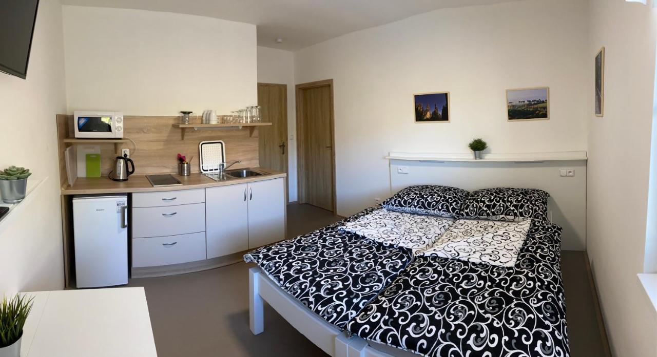 Apartmany Nad Parkem Broumov Exteriör bild