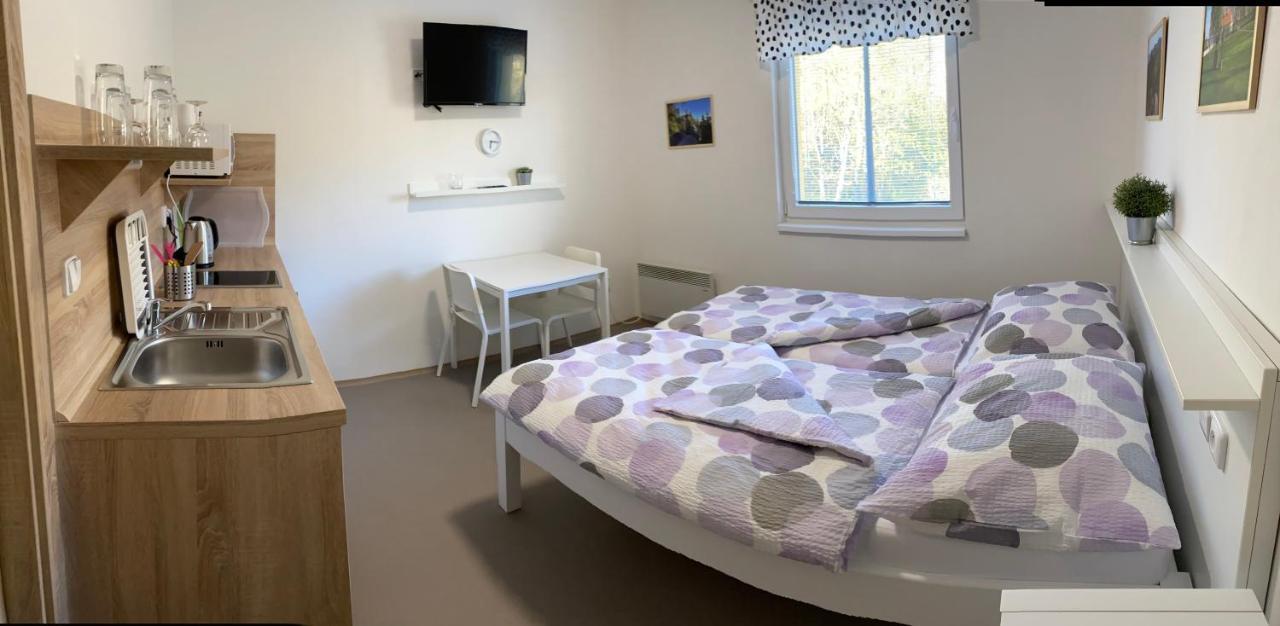 Apartmany Nad Parkem Broumov Exteriör bild